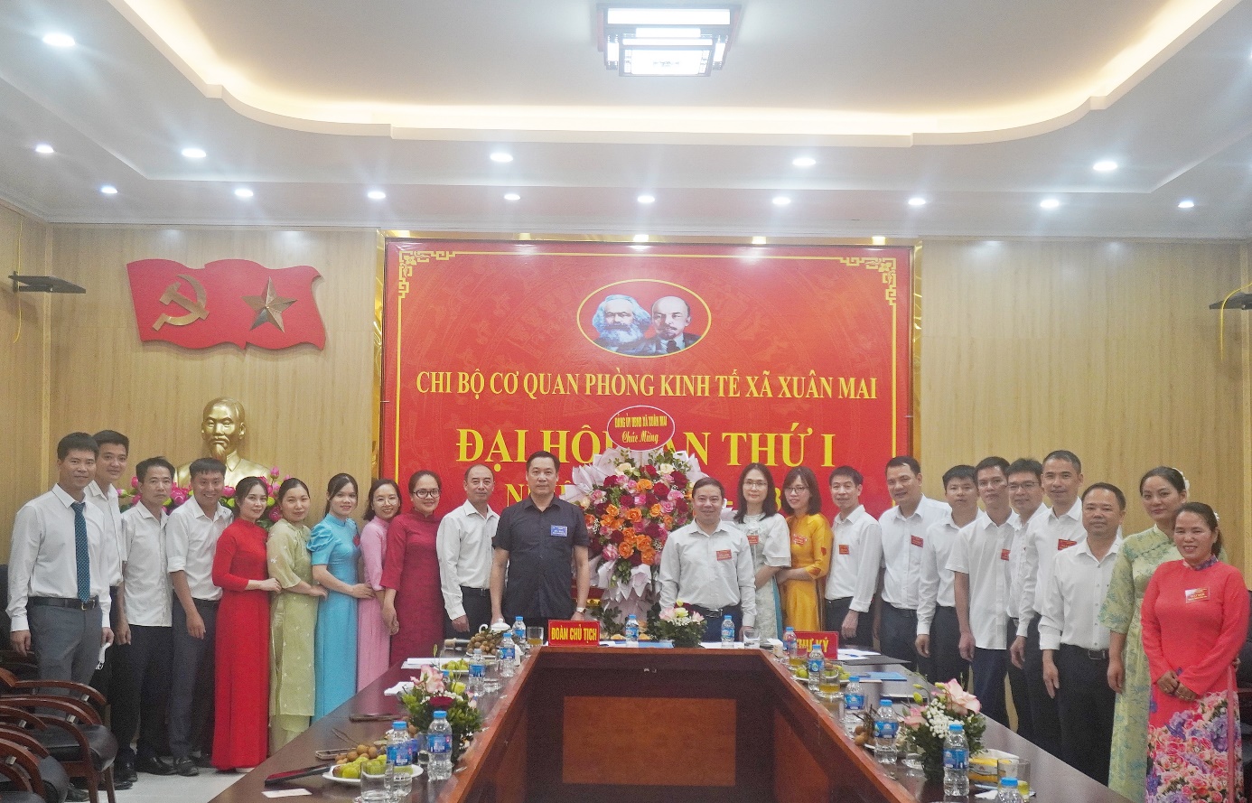 C:\Users\Admin\Desktop\chi bo phong vh phong kinh te\DSC06047.JPG