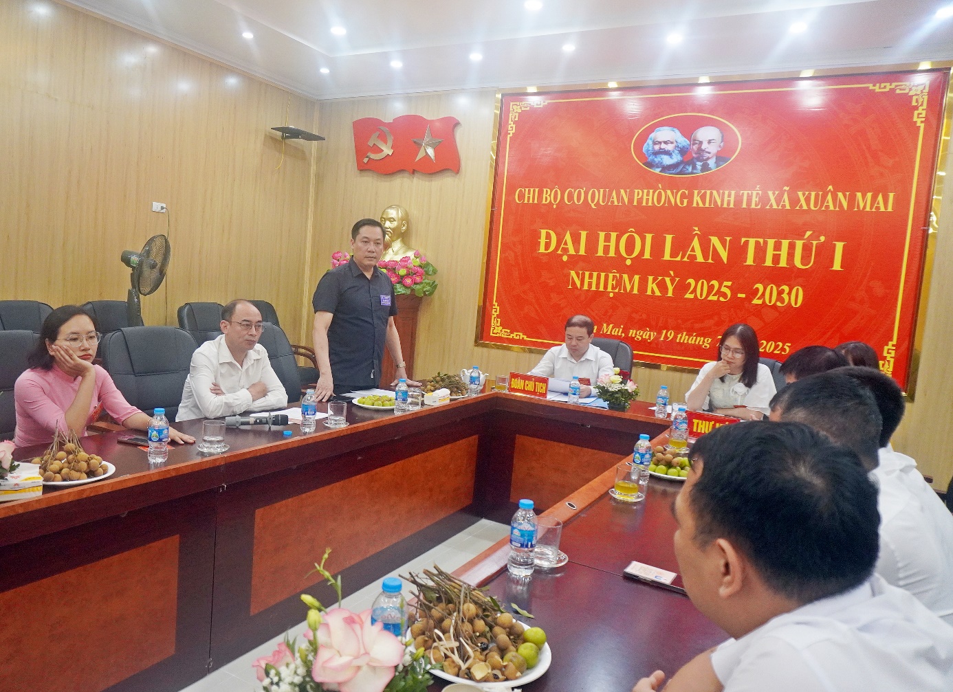 C:\Users\Admin\Desktop\chi bo phong vh phong kinh te\DSC06036.JPG