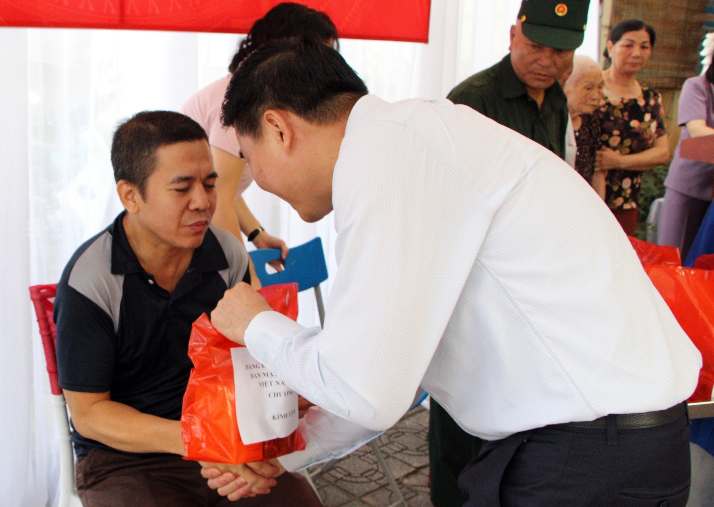 Chương Mỹ khám, chăm sóc sức khỏe cho đối tượng chính sách nhân kỷ niệm 78 năm ngày Thương binh liệt sĩ (27/7/1947 – 27/7/2025)- Ảnh 1.