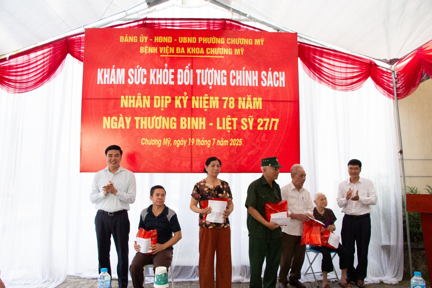 Chương Mỹ khám, chăm sóc sức khỏe cho đối tượng chính sách nhân kỷ niệm 78 năm ngày Thương binh liệt sĩ (27/7/1947 – 27/7/2025)- Ảnh 3.