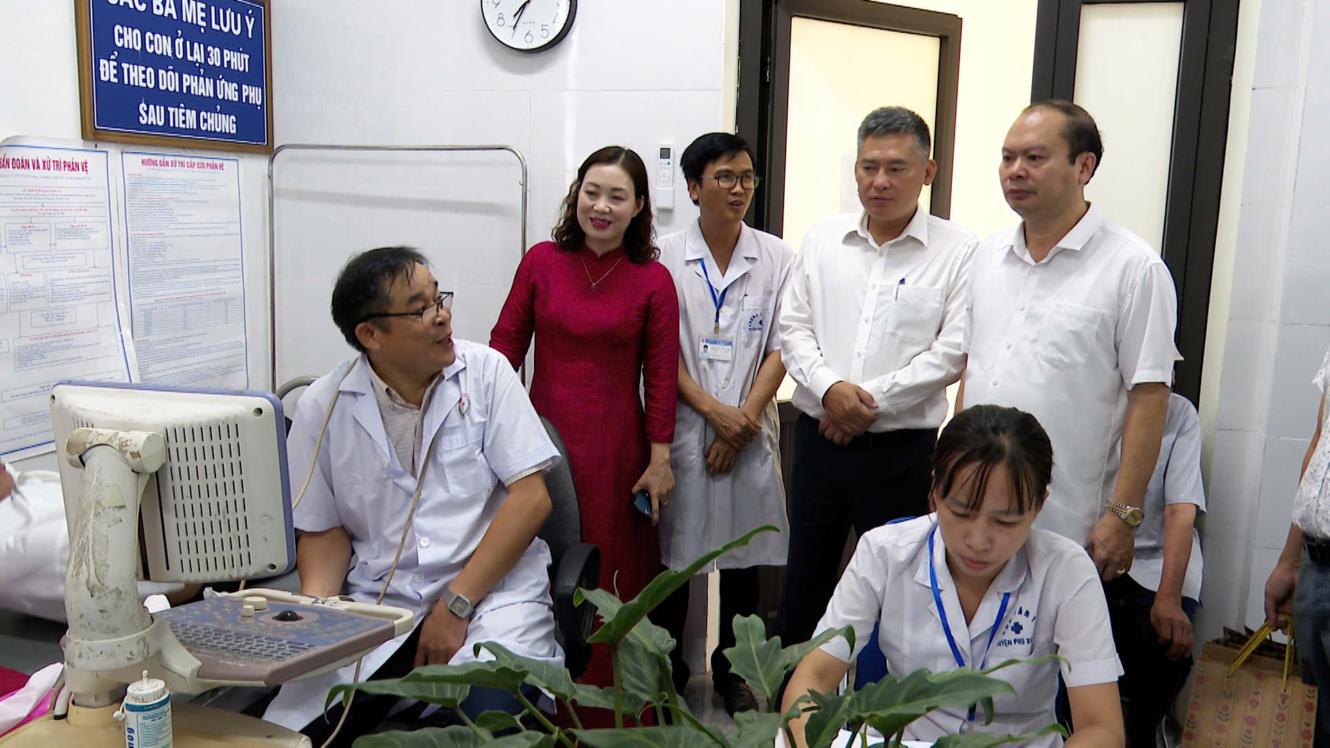 Một số hình ảnh của các đồng chí lãnh đạo kiểm tra công tác: “Khám bệnh, tư vấn sức khỏe, cấp thuốc, tặng quà” cho đối tượng người có công- Ảnh 7.