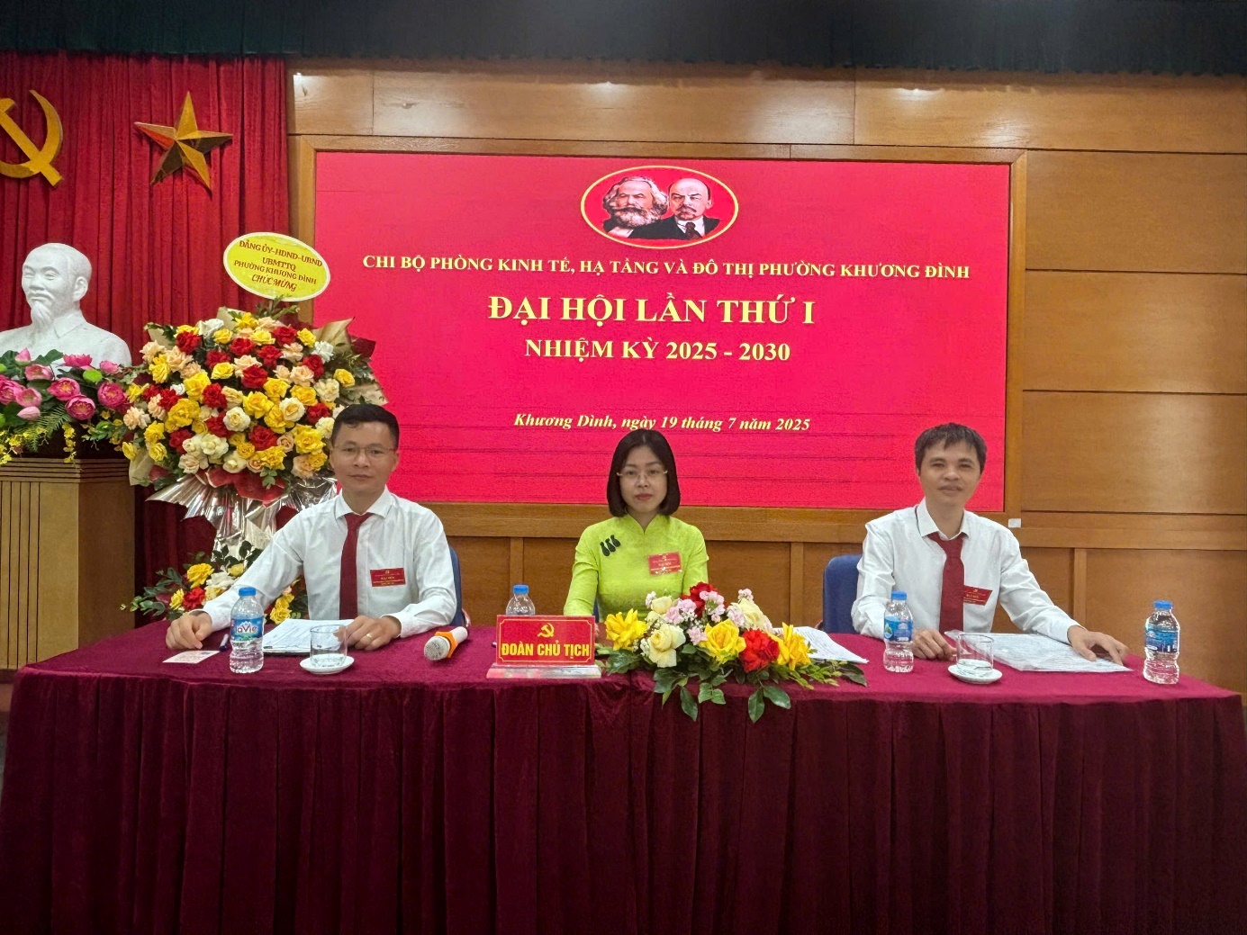 Chi bộ phòng Kinh tế, Hạ tầng và Đô thị phường Khương Đình tổ chức thành công Đại hội Chi bộ lần thứ I, nhiệm kỳ 2025 – 2030- Ảnh 2.