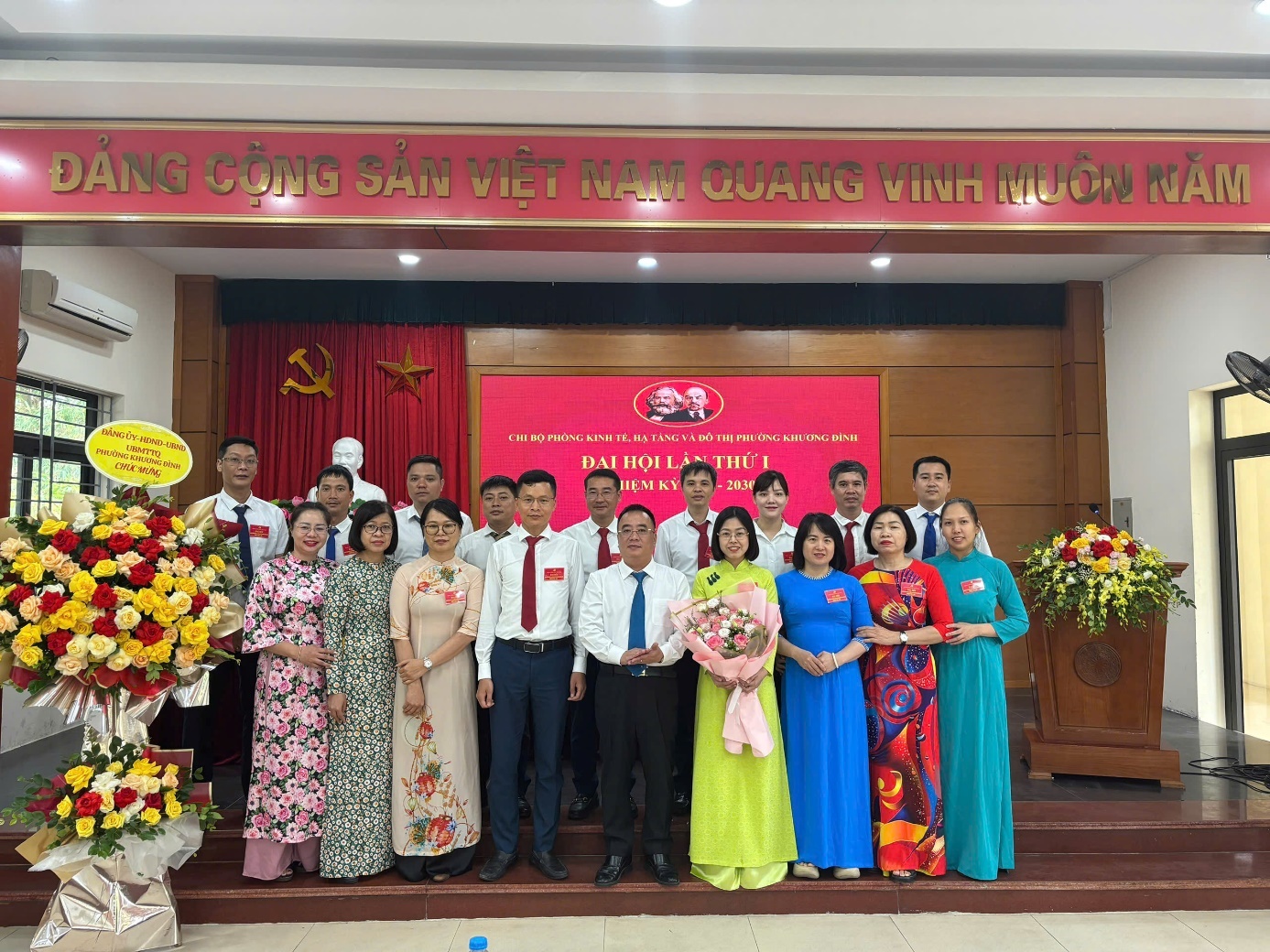 Chi bộ phòng Kinh tế, Hạ tầng và Đô thị phường Khương Đình tổ chức thành công Đại hội Chi bộ lần thứ I, nhiệm kỳ 2025 – 2030- Ảnh 5.