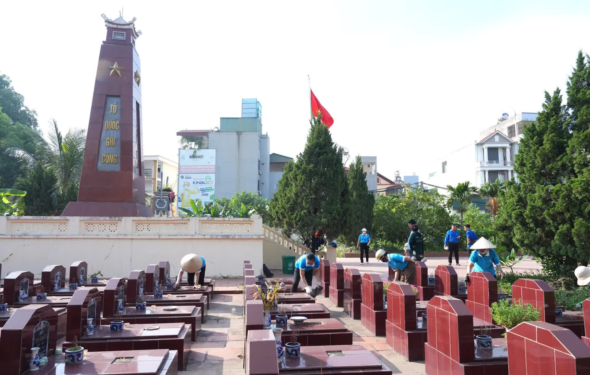 Phường Yên Nghĩa ra quân vệ sinh môi trường đảm bảo “Sáng - xanh - sạch - đẹp”- Ảnh 10.
