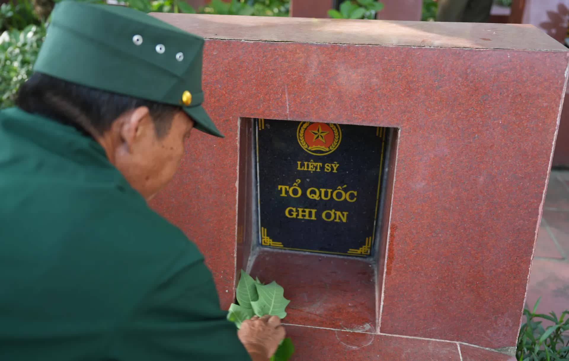 Phường Yên Nghĩa ra quân vệ sinh môi trường đảm bảo “Sáng - xanh - sạch - đẹp”- Ảnh 5.