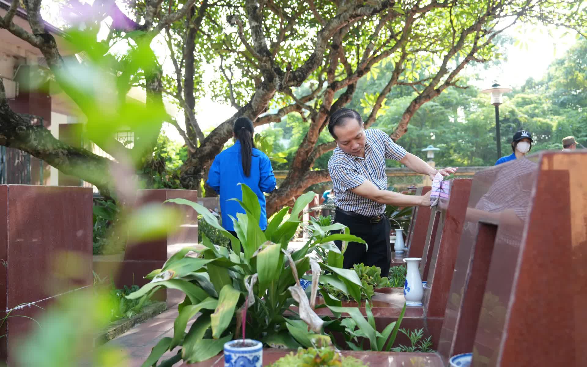 Phường Yên Nghĩa ra quân vệ sinh môi trường đảm bảo “Sáng - xanh - sạch - đẹp”- Ảnh 7.