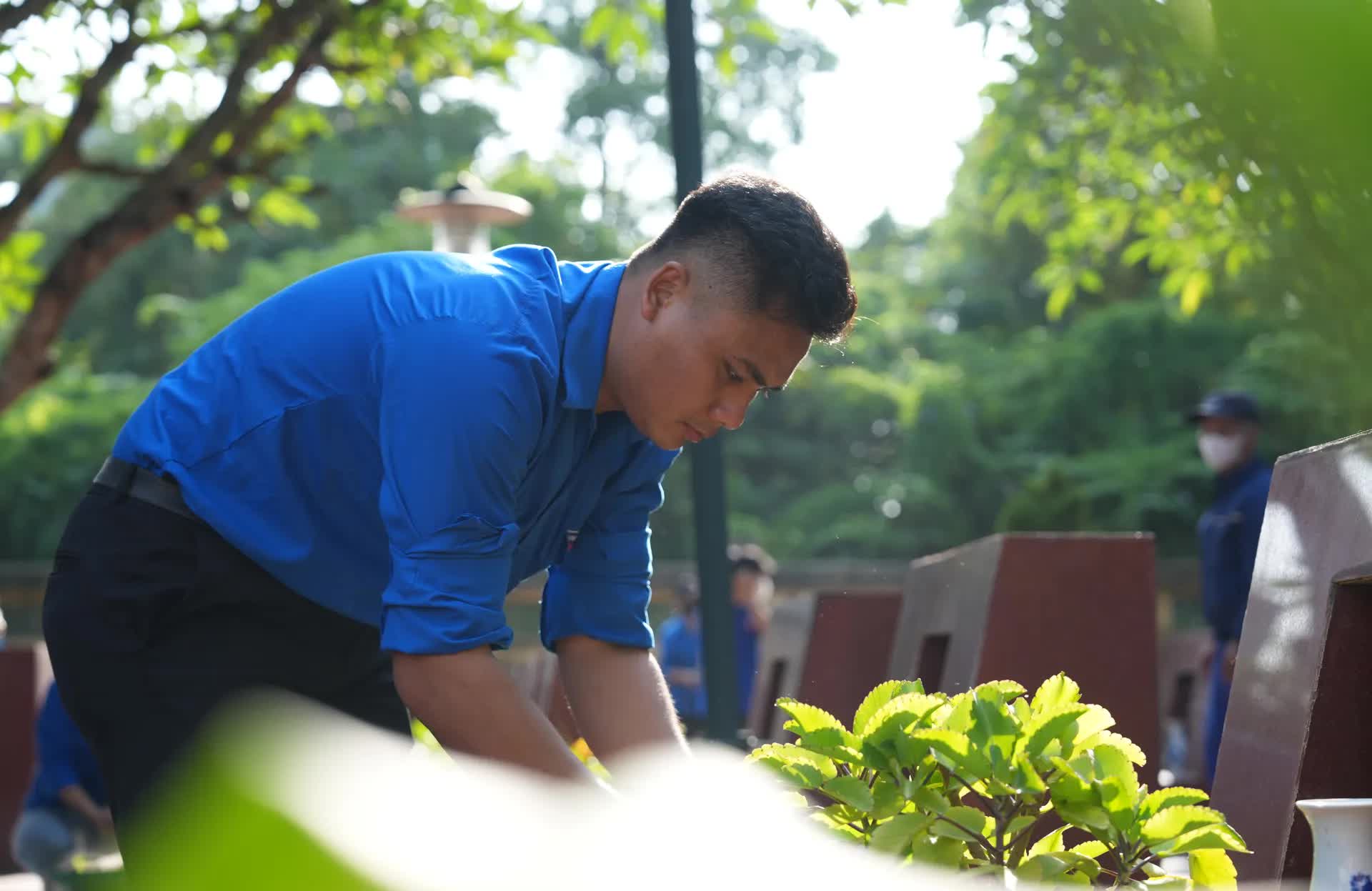 Phường Yên Nghĩa ra quân vệ sinh môi trường đảm bảo “Sáng - xanh - sạch - đẹp”- Ảnh 9.