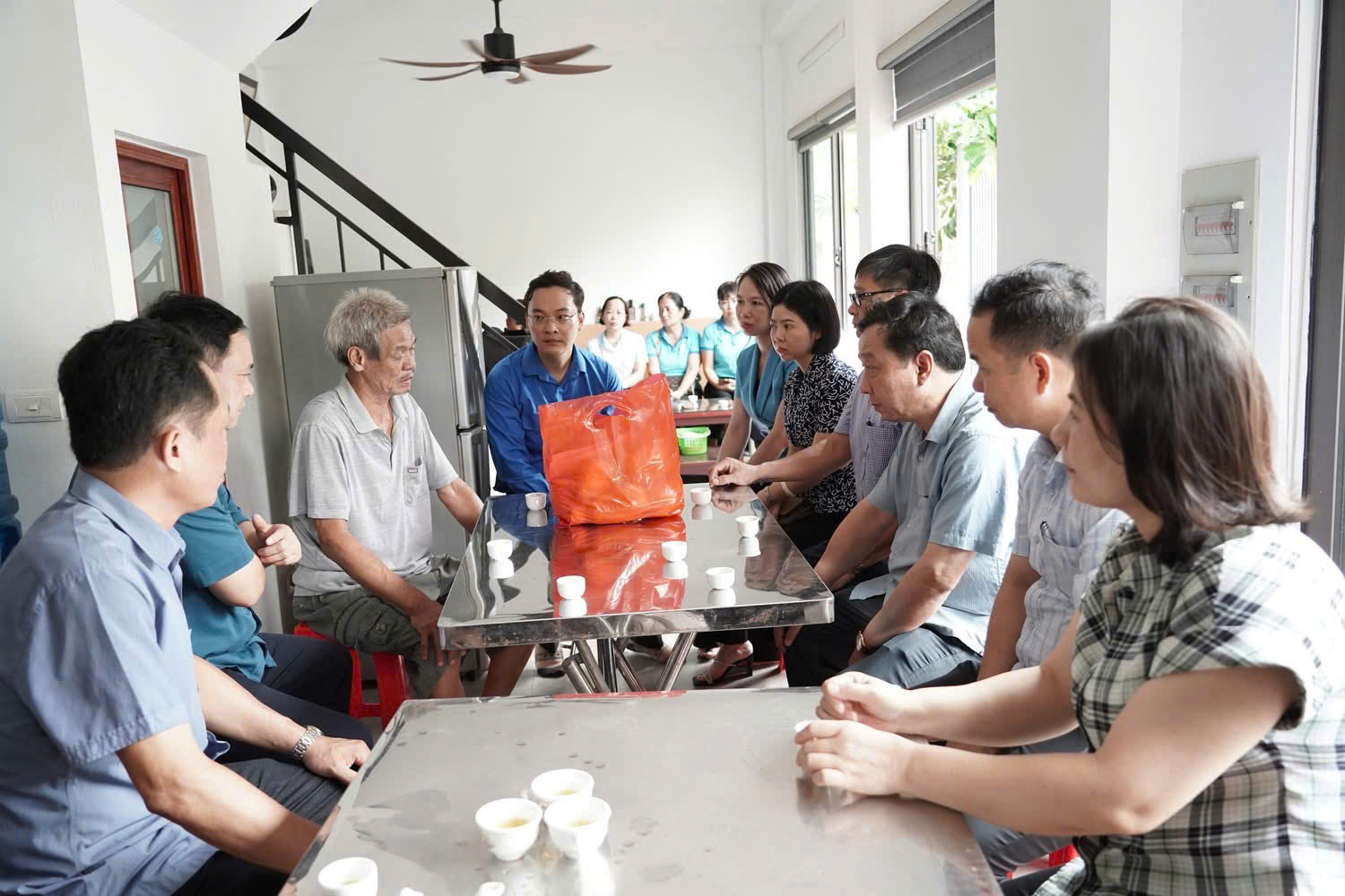 Xã Thường Tín thăm hỏi động viên, chia sẻ với thân nhân người bị tử vong do vụ tàu du lịch đắm trên Vịnh Hạ Long Xã Thường Tín thăm hỏi động viên, chia sẻ với thân nhân người bị tử vong do vụ tàu du lịch đắm trên Vịnh Hạ Long