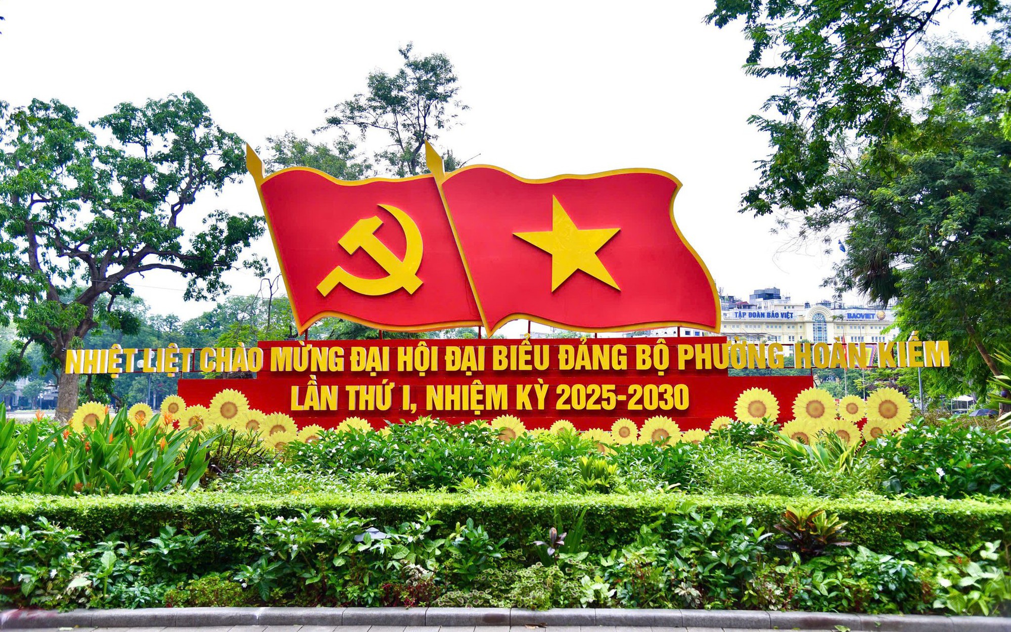 Đường phố tưng bừng cờ hoa chào mừng Đại hội Đại biểu phường Hoàn Kiếm lần thứ I, nhiệm kỳ 2025 - 203