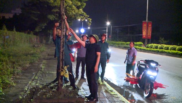 Chủ tịch UBND xã Kiều Trọng Sỹ kiểm tra tình hình ứng phó với thiên tai do ảnh hưởng của cơn bão số 3- Ảnh 3.