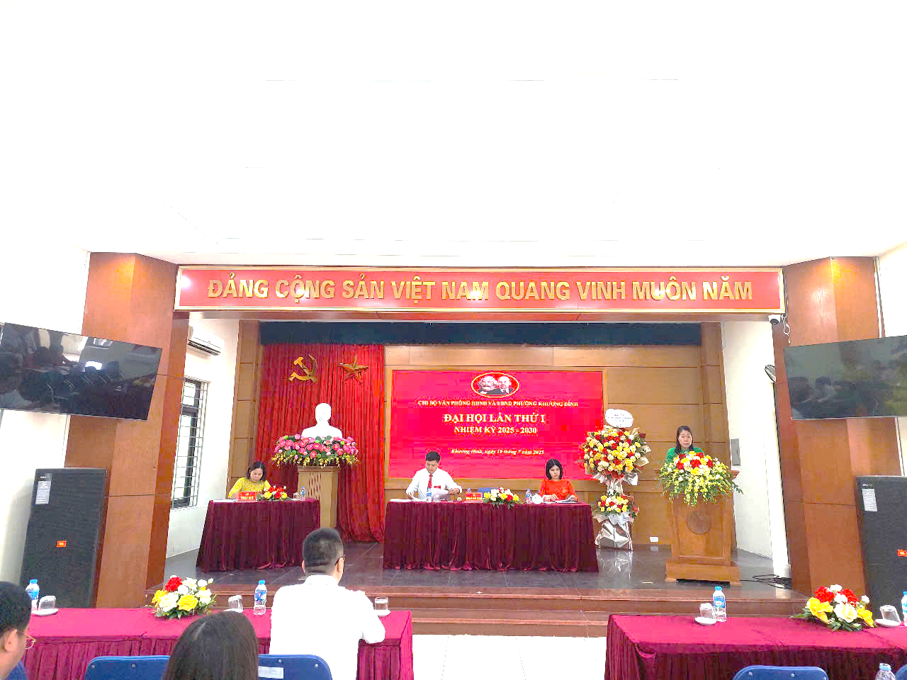 C:\Users\nguye\Desktop\đại hội\6df73547-bf68-4255-b750-2f1c7d75bfaa.jpg