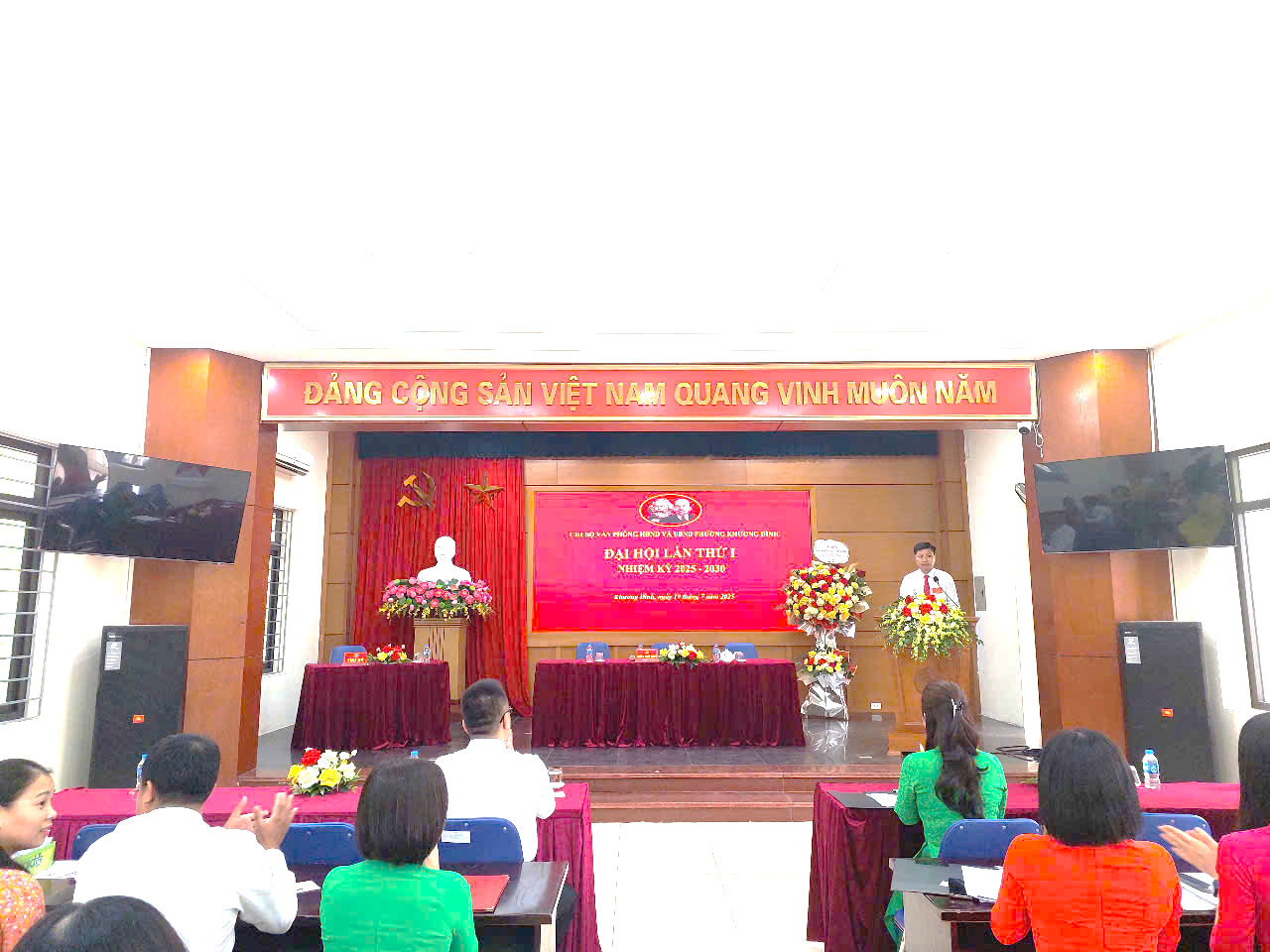 C:\Users\nguye\Desktop\đại hội\9c9dc0cc-7e8e-4850-8b9f-7f2fb7228433.jpg