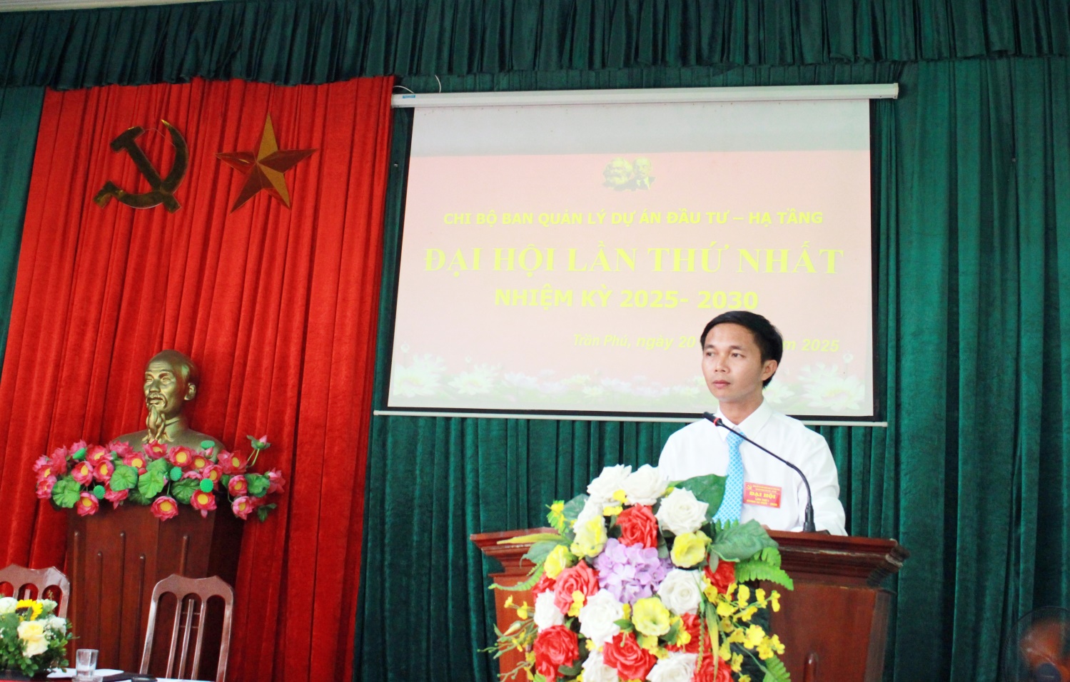 Chi bộ Ban quản lý dự án đầu tư – Hạ tầng và Chi bộ Trung tâm VHTT và TT tổ chức thành công đại hội nhiệm kỳ 2025-2030- Ảnh 2.