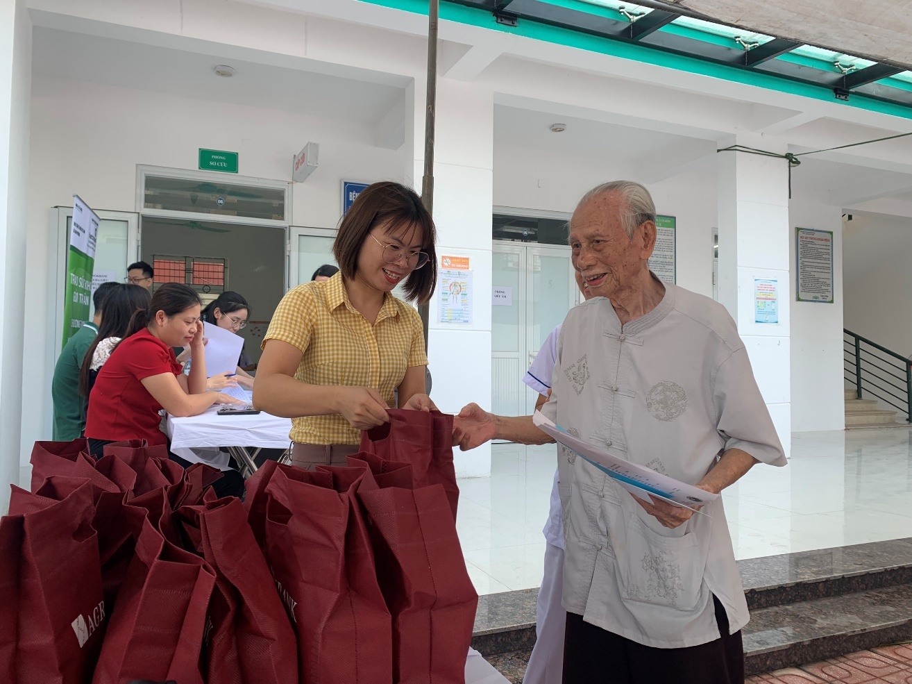 411 người có công, đối tượng chính sách được khám sức khỏe miễn phí- Ảnh 3.