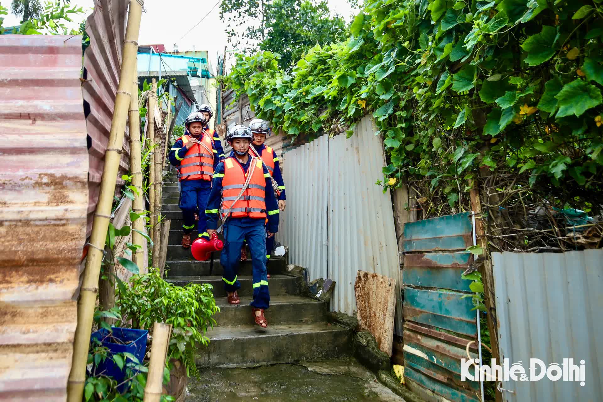 Ứng phó bão số 3: Hà Nội triển khai nhiều biện pháp bảo vệ người dân sống ven sông- Ảnh 2.