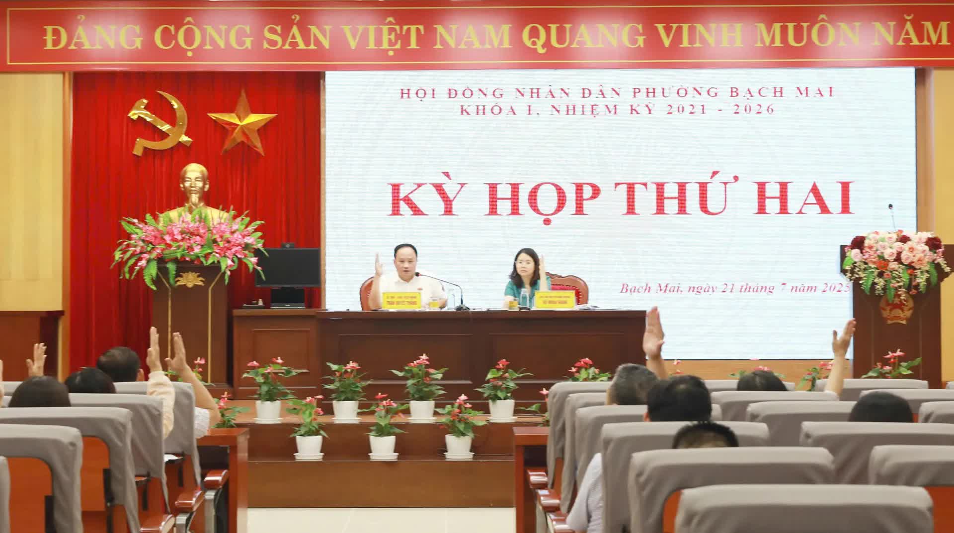 Kỳ họp thứ hai HĐND phường Bạch Mai: cán bộ, Nhân dân chung sức xây dựng phường phát triển văn minh, hiện đại- Ảnh 9.