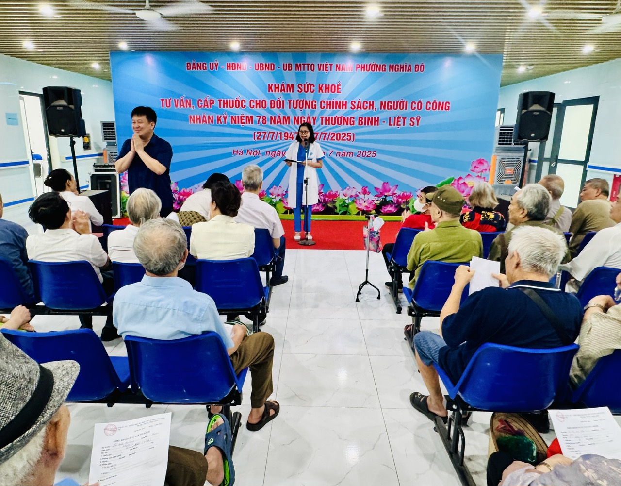 Khám sức khỏe, cấp thuốc cho đối tượng chính sách, người có công nhân kỷ niệm 78 năm Ngày Thương binh - Liệt sỹ- Ảnh 1.