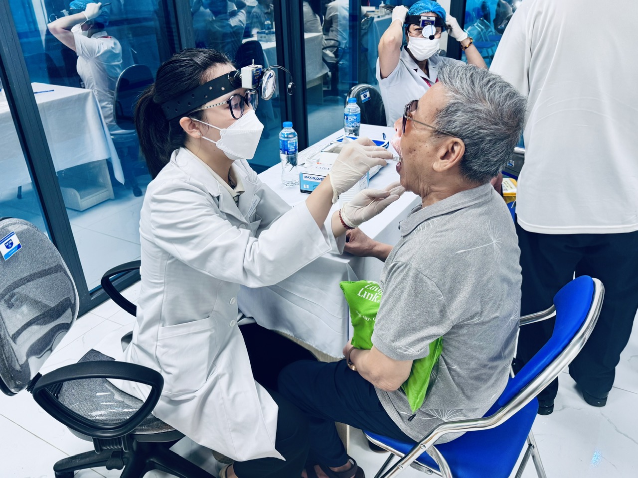 Khám sức khỏe, cấp thuốc cho đối tượng chính sách, người có công nhân kỷ niệm 78 năm Ngày Thương binh - Liệt sỹ- Ảnh 5.
