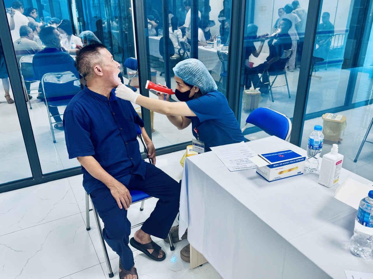 Khám sức khỏe, cấp thuốc cho đối tượng chính sách, người có công nhân kỷ niệm 78 năm Ngày Thương binh - Liệt sỹ- Ảnh 6.