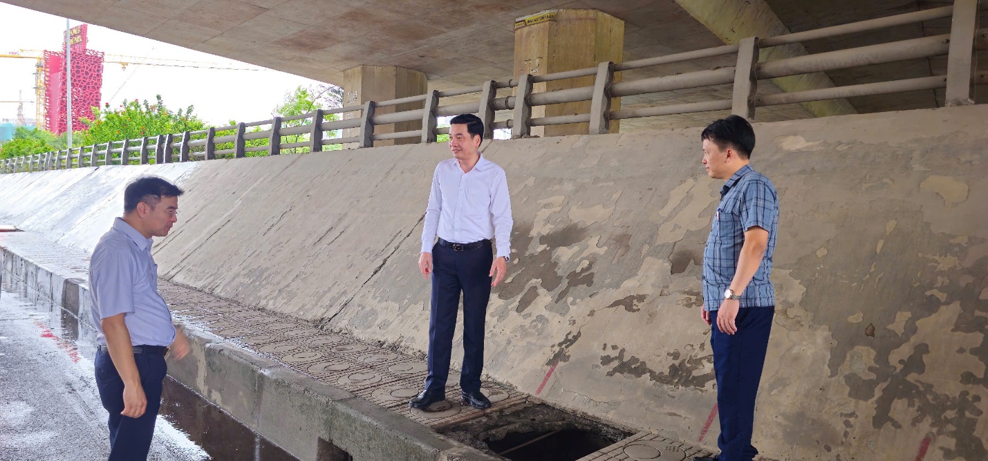    Lãnh đạo xã Gia Lâm kiểm tra công tác phòng, chống lụt bão trên địa bàn- Ảnh 2.