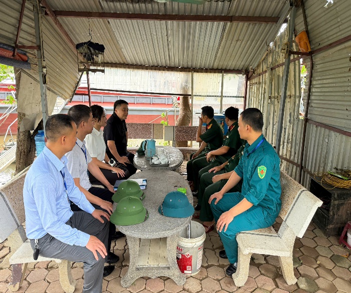 Ban Chỉ huy phòng thủ dân sự phường Bồ Đề kiểm tra công tác ứng trực phòng chống bão số 3 - Wipha- Ảnh 1.