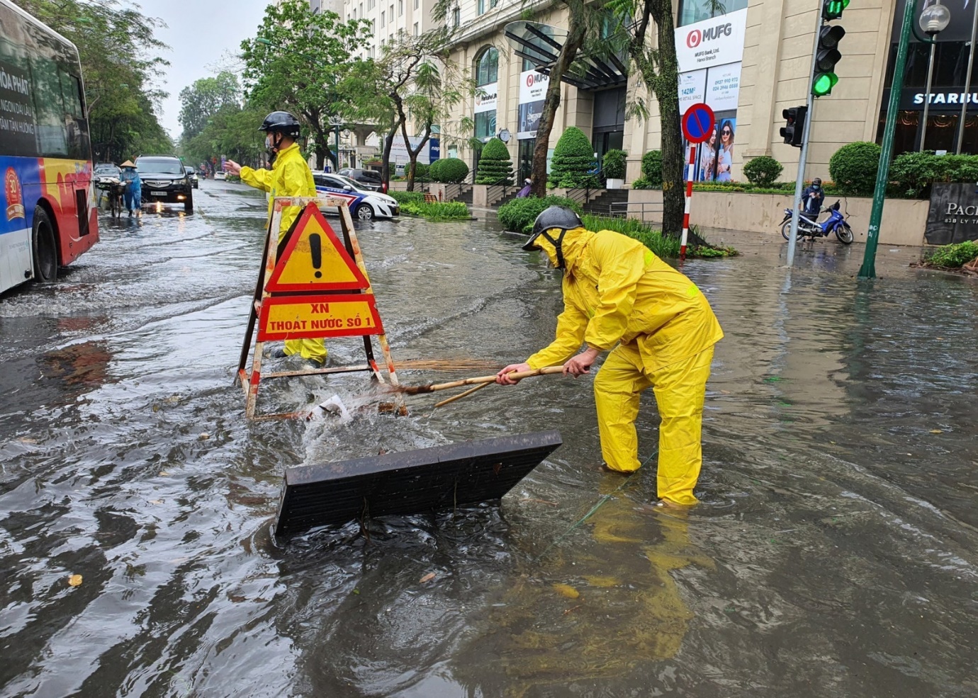 Phường Xuân Đỉnh: Chủ động triển khai các biện pháp ứng phó bão số 3 (Wipha)- Ảnh 1.