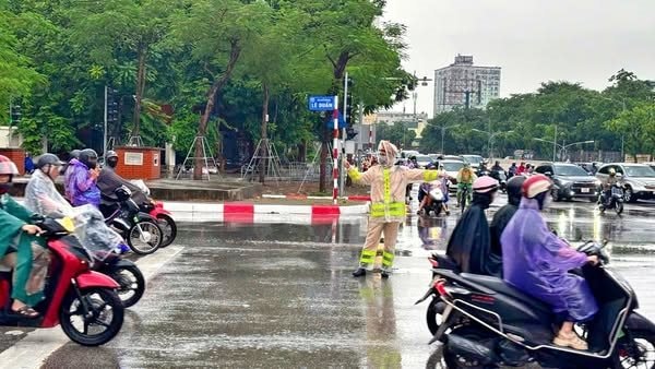 Phường Xuân Đỉnh: Chủ động triển khai các biện pháp ứng phó bão số 3 (Wipha)- Ảnh 2.