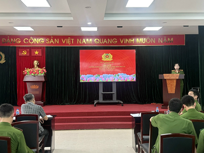 Đội CC&CNCH khu vực số 13 triển khai hướng dẫn UBND các phường Thanh Xuân, Khương Đình, Phương Liệt thẩm quyền quản lý trong công tác PCCC- Ảnh 2.