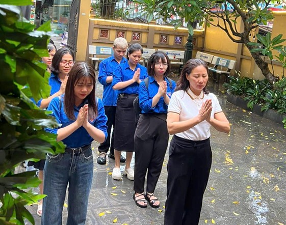 TRƯỜNG THCS THỊNH LIỆT DÂNG HƯƠNG TƯỞNG NIỆM CÁC ANH HÙNG LIỆT SĨ NHÂN DỊP KỶ NIỆM 78 NĂM NGÀY THƯƠNG BINH LIỆT SĨ (27/7/1947 – 27/7/2025)
- Ảnh 1.