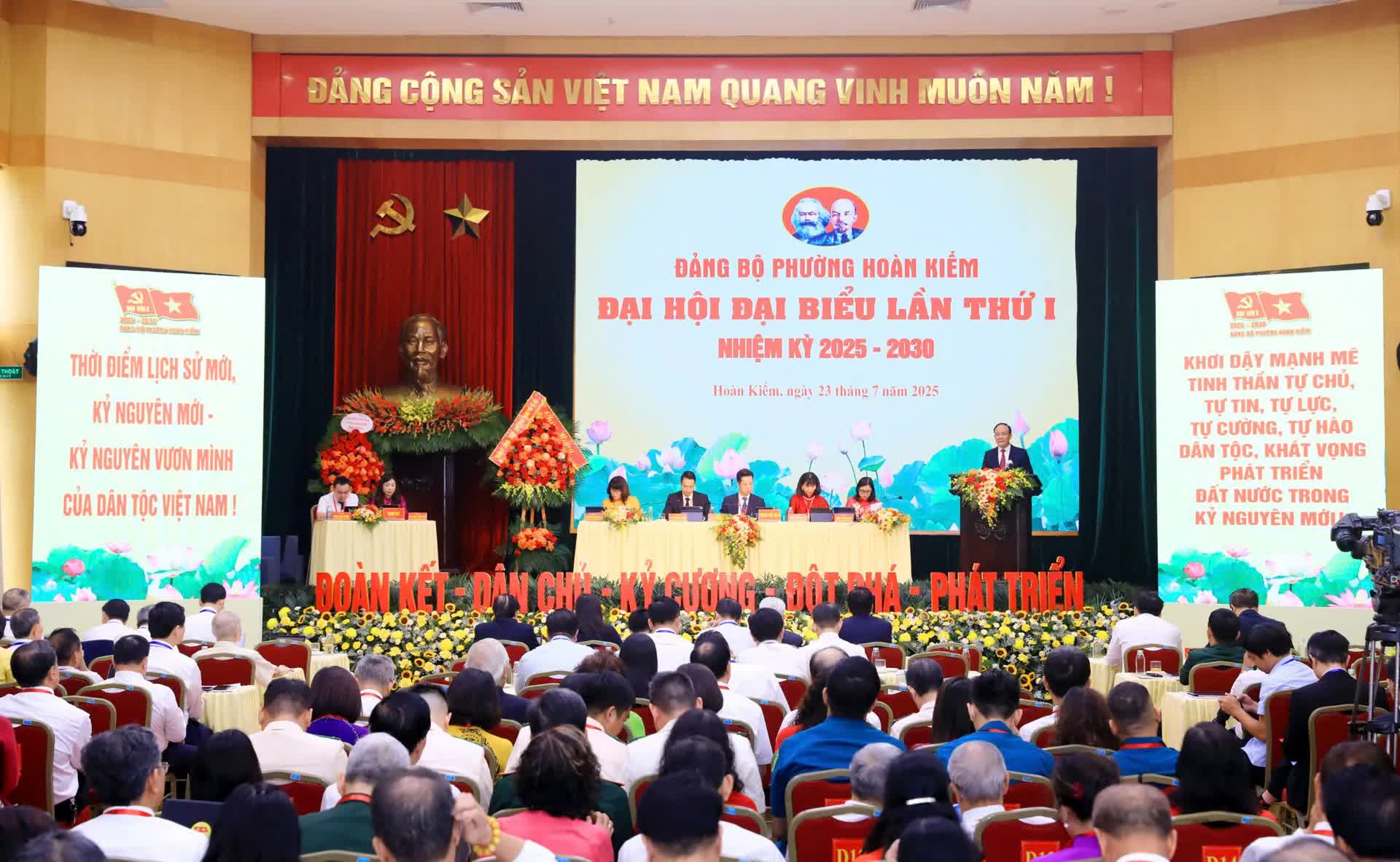 Mô hình Đại hội ứng dụng công nghệ cao tại Đại hội Đại biểu phường Hoàn Kiếm lần thứ I- Ảnh 1.