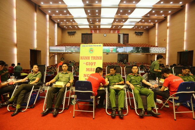 Gương mẫu đi đầu, giữ vững an ninh, trật tự, góp phần xây dựng Thủ đô “Văn hiến - Văn minh - Hiện đại” - Ảnh 9.