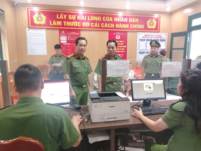 Gương mẫu đi đầu, giữ vững an ninh, trật tự, góp phần xây dựng Thủ đô “Văn hiến - Văn minh - Hiện đại” - Ảnh 17.