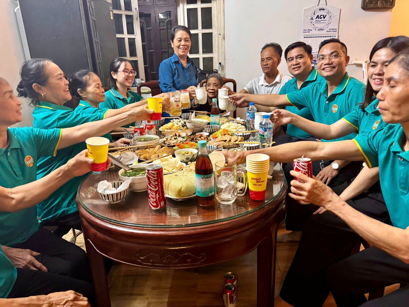LAN TỎA YÊU THƯƠNG – BỮA CƠM ĐỀN ƠN ĐÁP NGHĨA TẠI NHÀ CỤ NGUYỄN THỊ BÉ- Ảnh 2.