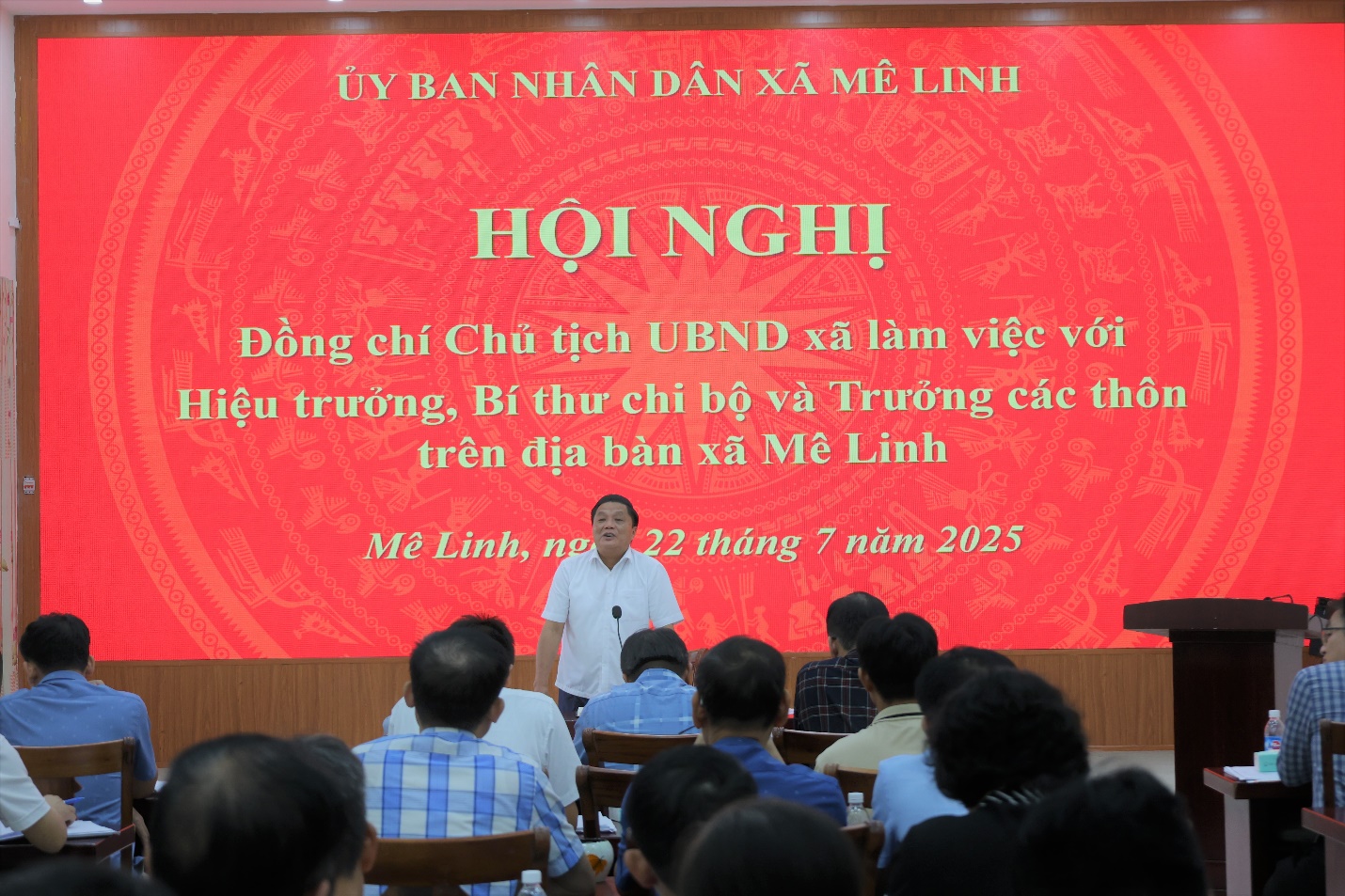 Chủ tịch UBND xã Mê Linh làm việc với hiệu trưởng các trường, Bí thư Chi bộ, trưởng các thôn0- Ảnh 1.