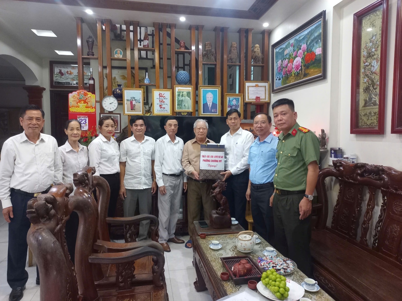 Phường Chương Mỹ tổ chức thăm hỏi, tặng quà các gia đình chính sách nhân dịp kỷ niệm 78 năm Ngày Thương binh - Liệt sỹ 27/7/1947 - 27/7/2025- Ảnh 4.