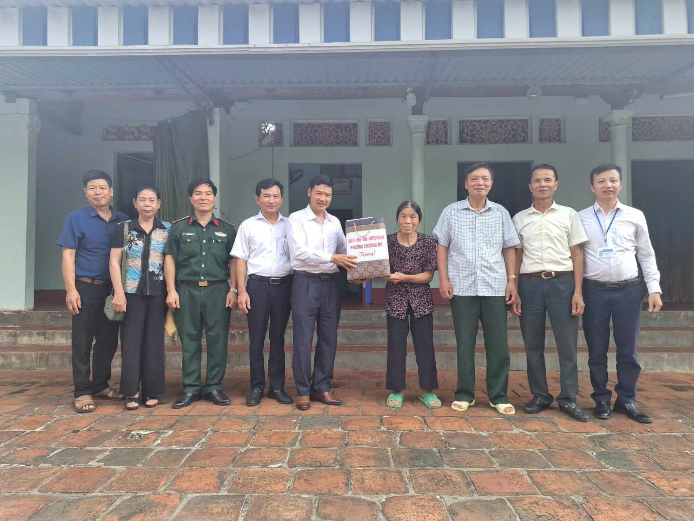 Phường Chương Mỹ tổ chức thăm hỏi, tặng quà các gia đình chính sách nhân dịp kỷ niệm 78 năm Ngày Thương binh - Liệt sỹ 27/7/1947 - 27/7/2025- Ảnh 6.
