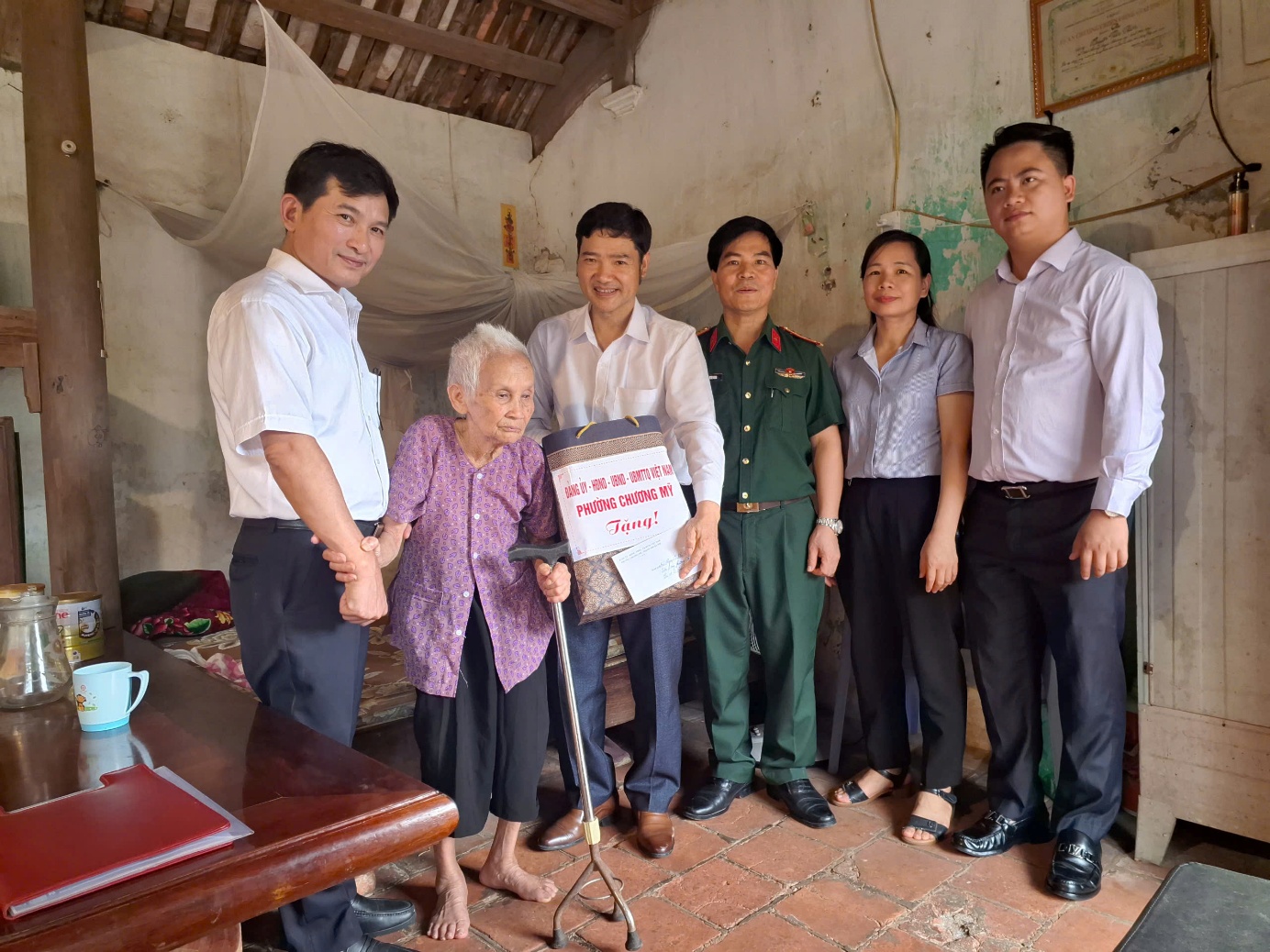 Phường Chương Mỹ tổ chức thăm hỏi, tặng quà các gia đình chính sách nhân dịp kỷ niệm 78 năm Ngày Thương binh - Liệt sỹ 27/7/1947 - 27/7/2025- Ảnh 7.