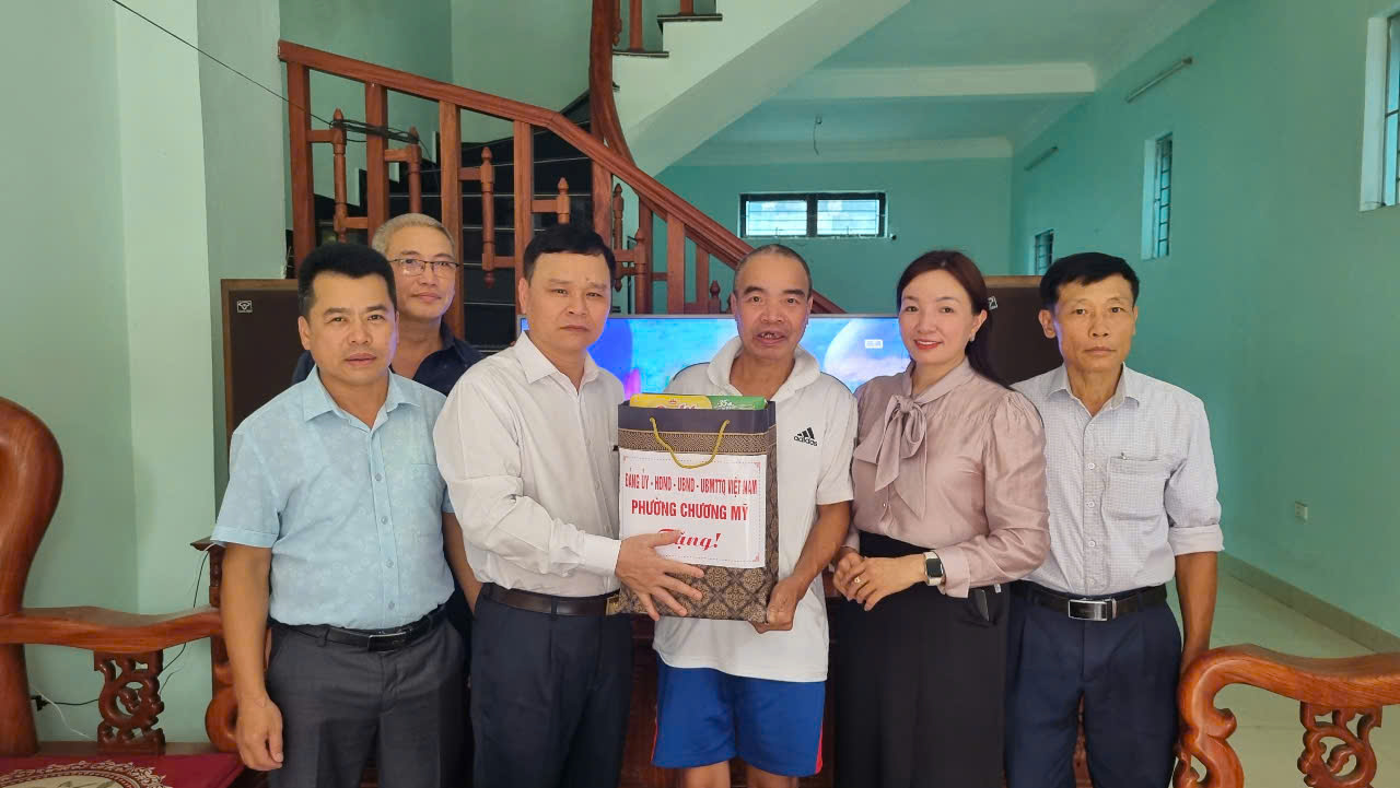Phường Chương Mỹ tổ chức thăm hỏi, tặng quà các gia đình chính sách nhân dịp kỷ niệm 78 năm Ngày Thương binh - Liệt sỹ 27/7/1947 - 27/7/2025- Ảnh 9.