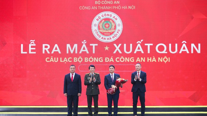 Gương mẫu đi đầu, giữ vững an ninh, trật tự, góp phần xây dựng Thủ đô “Văn hiến - Văn minh - Hiện đại” - Ảnh 1.