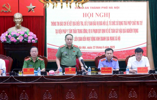 Gương mẫu đi đầu, giữ vững an ninh, trật tự, góp phần xây dựng Thủ đô “Văn hiến - Văn minh - Hiện đại” - Ảnh 4.