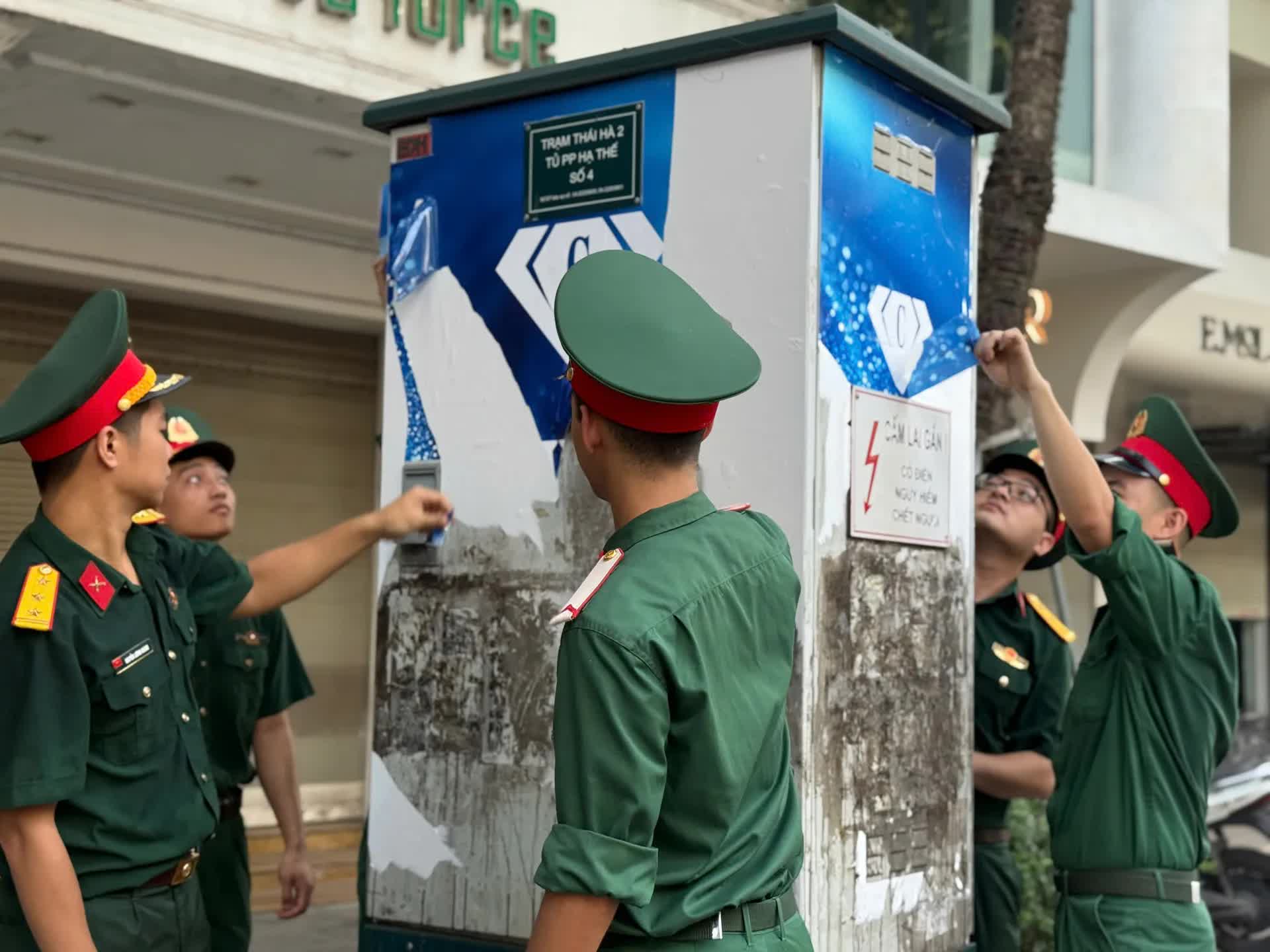 Phường Đống Đa ra quân phát động đợt cao điểm đảm bảo trật tự đô thị- Ảnh 5.