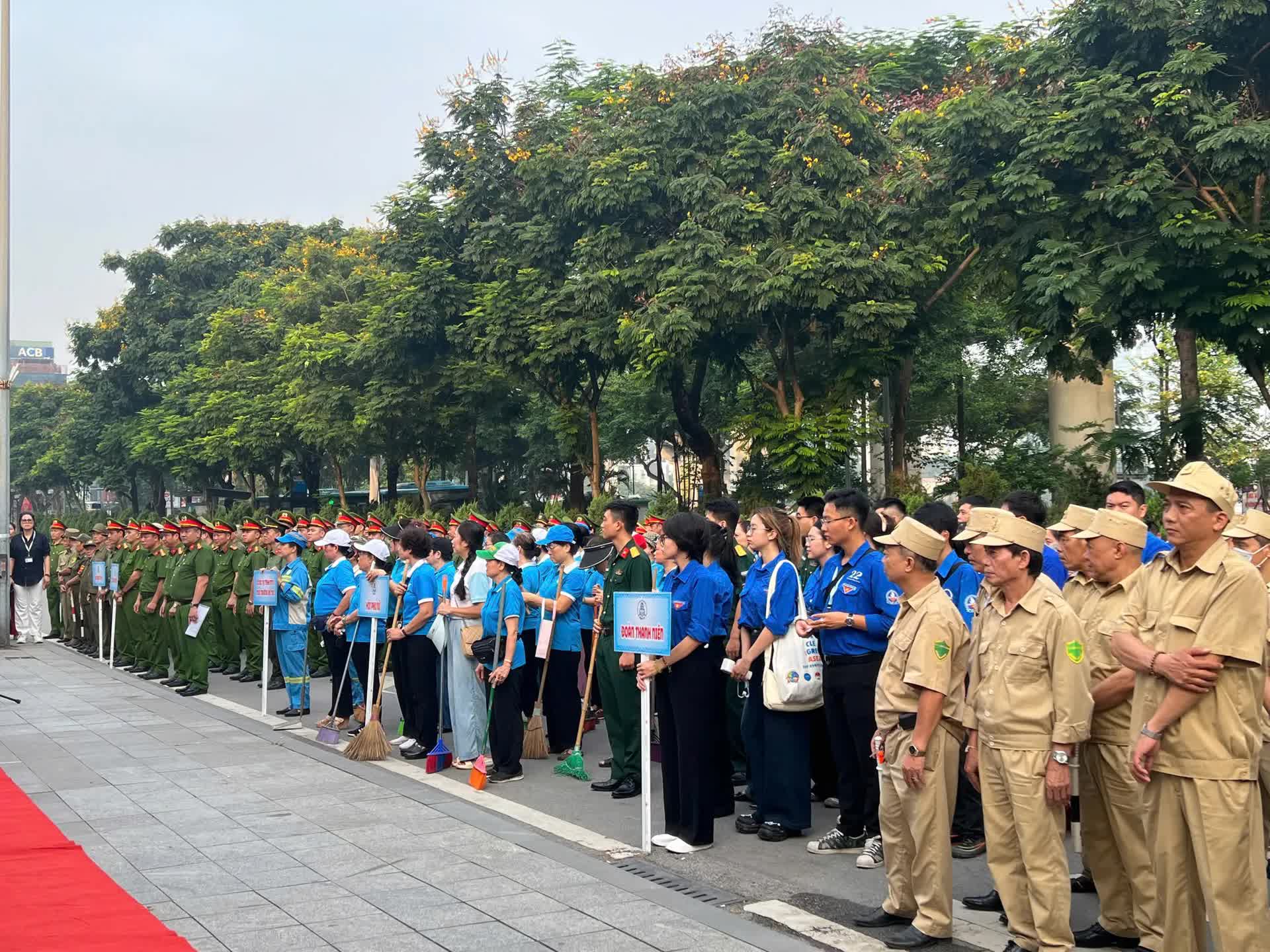 Phường Đống Đa ra quân phát động đợt cao điểm đảm bảo trật tự đô thị- Ảnh 1.