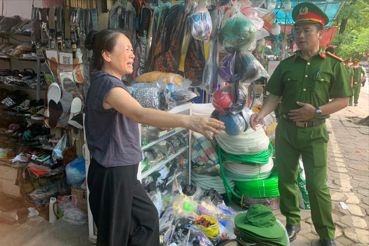 Phường Đống Đa kịp thời giải quyết việc Báo Hànộimới nêu về vi phạm trật tự đô thị- Ảnh 3.