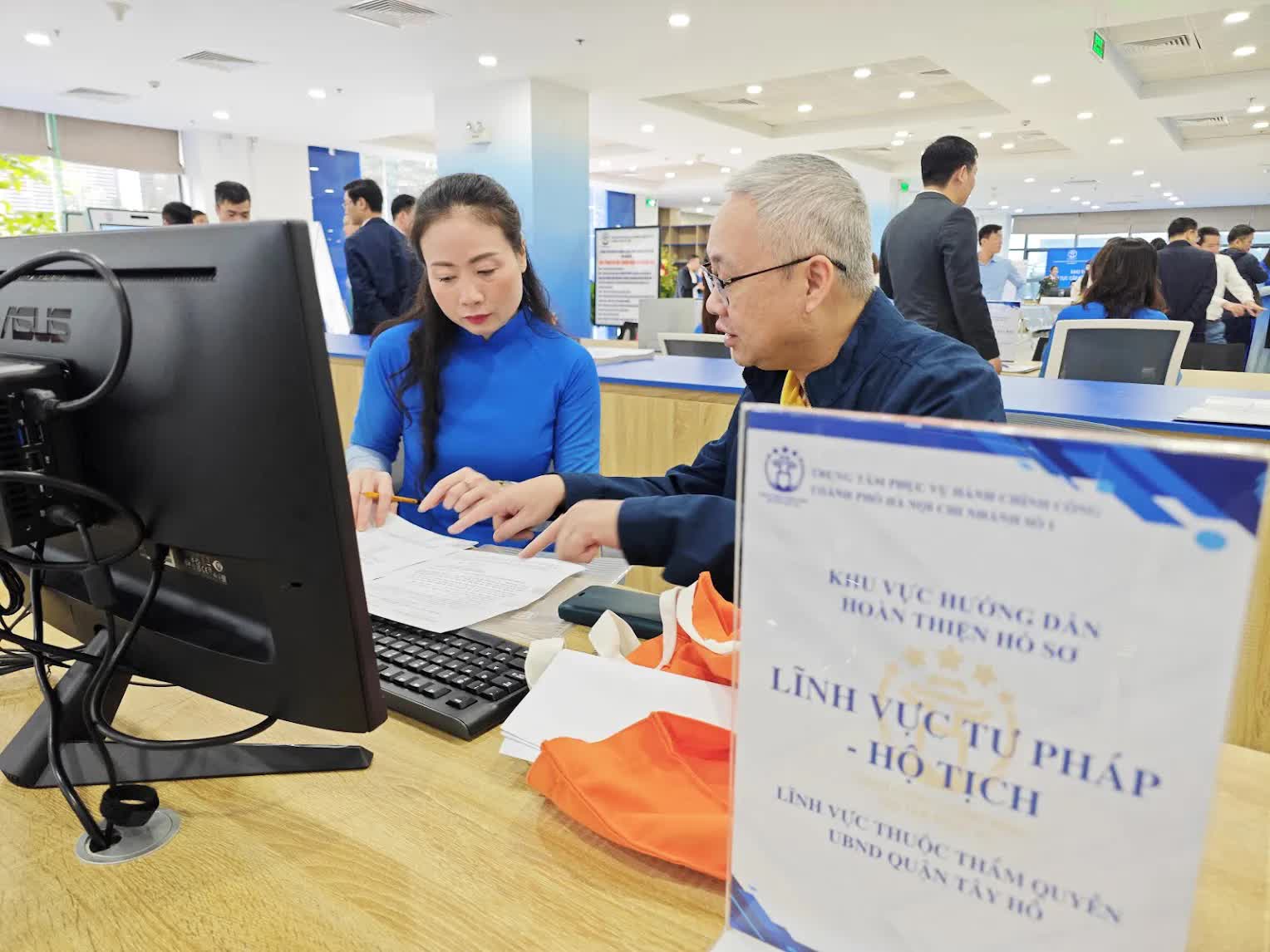 Khi dữ liệu kết nối, người dân không còn phải “đem giấy tờ đi khắp nơi”- Ảnh 4.