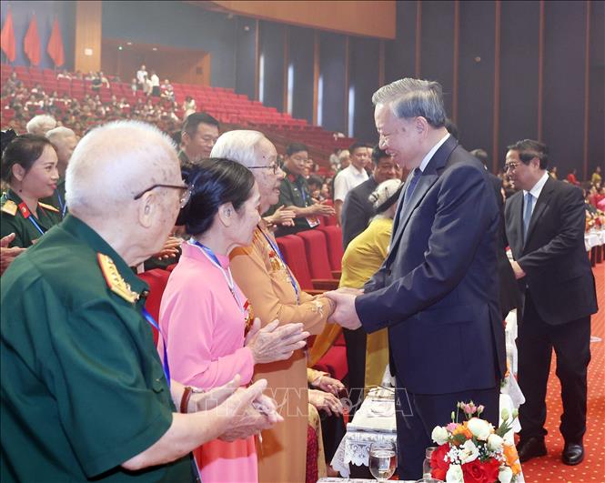 Tổng Bí thư Tô Lâm: Chăm lo, thực hiện chính sách ưu đãi người có công là bổn phận, nhiệm vụ thường xuyên, lâu dài- Ảnh 3.