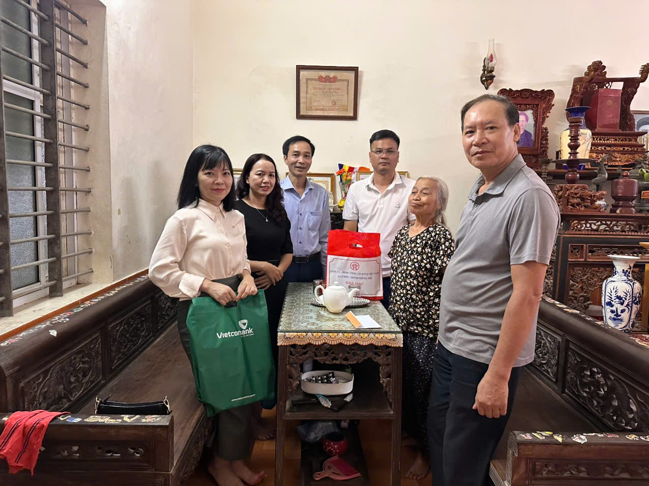 Tặng sổ tiết kiệm và quà tri ân người có công, gia đình chính sách trên địa bàn Tân Lập, xã Ô Diên- Ảnh 3.