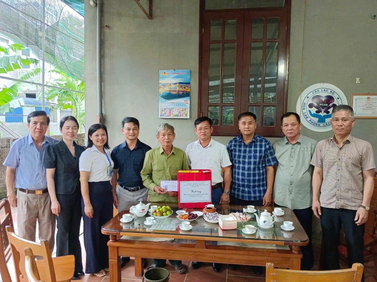 Xã Xuân Mai tổ chức 4 đoàn thăm, tặng quà người có công với cách mạng và thân nhân liệt sĩ tiêu biểu nhân dịp kỷ niệm 78 năm ngày thương binh liệt sĩ- Ảnh 11.