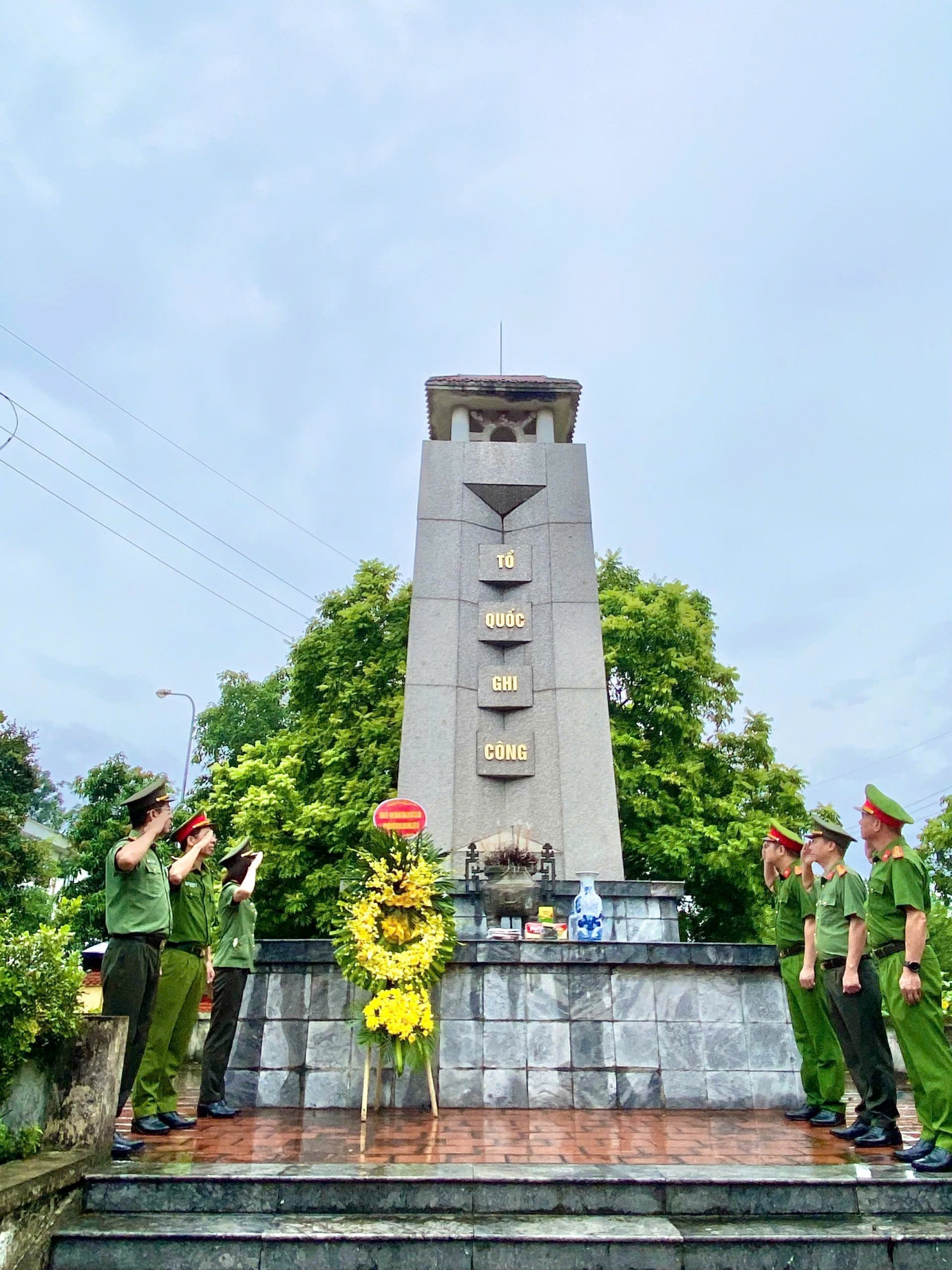 CÔNG AN XÃ GIA LÂM TỔ CHỨC DÂNG HƯƠNG VÀ THĂM HỎI CÁC GIA ĐÌNH LIỆT SĨ NHÂN KỶ NIỆM 27/7- Ảnh 2.