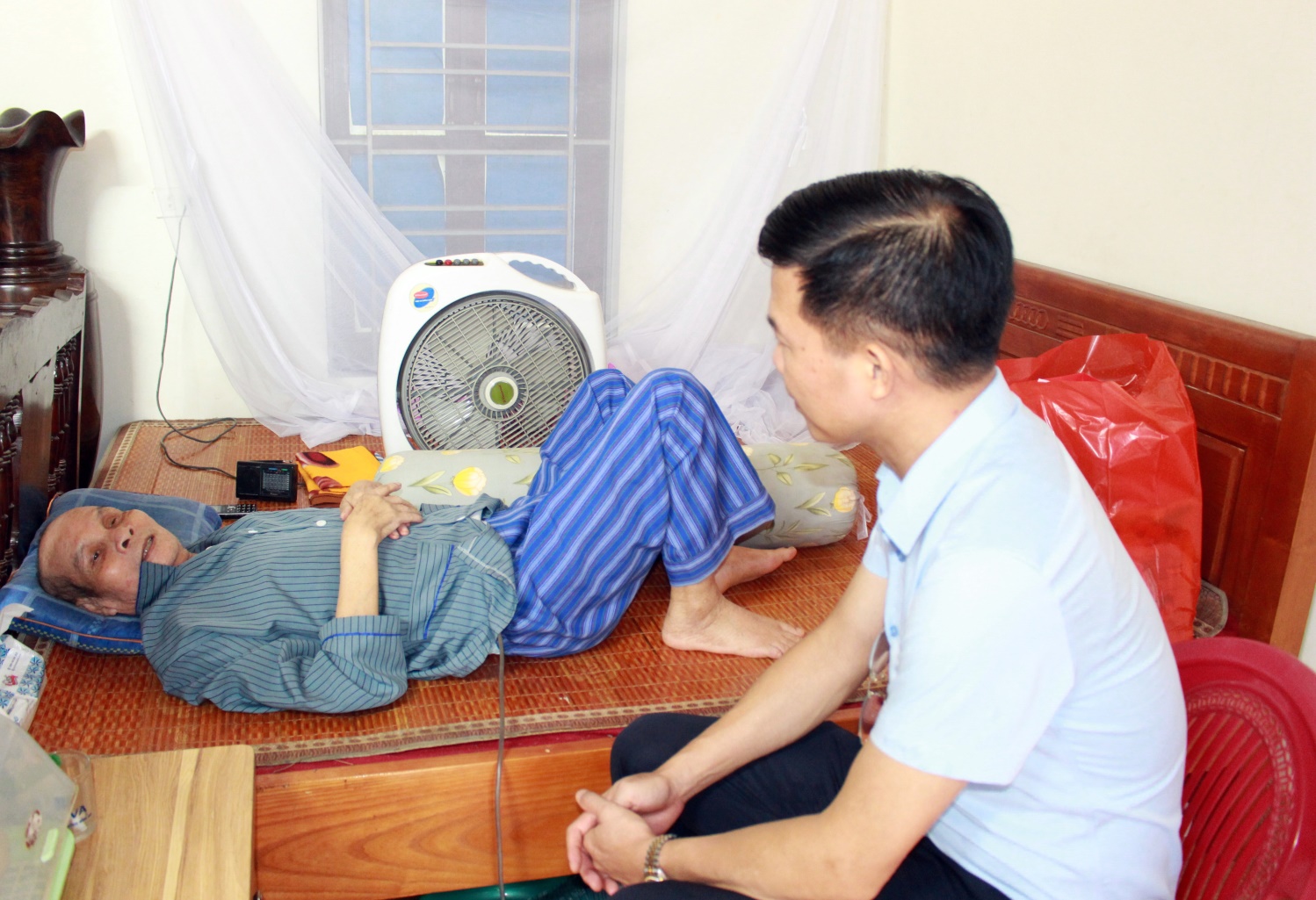 Xã Trần Phú: tổ chức thăm, tặng quà gia đình chính sách, người có công với cách mạng nhân kỷ niệm 78 năm Ngày thương binh, liệt sỹ- Ảnh 4.