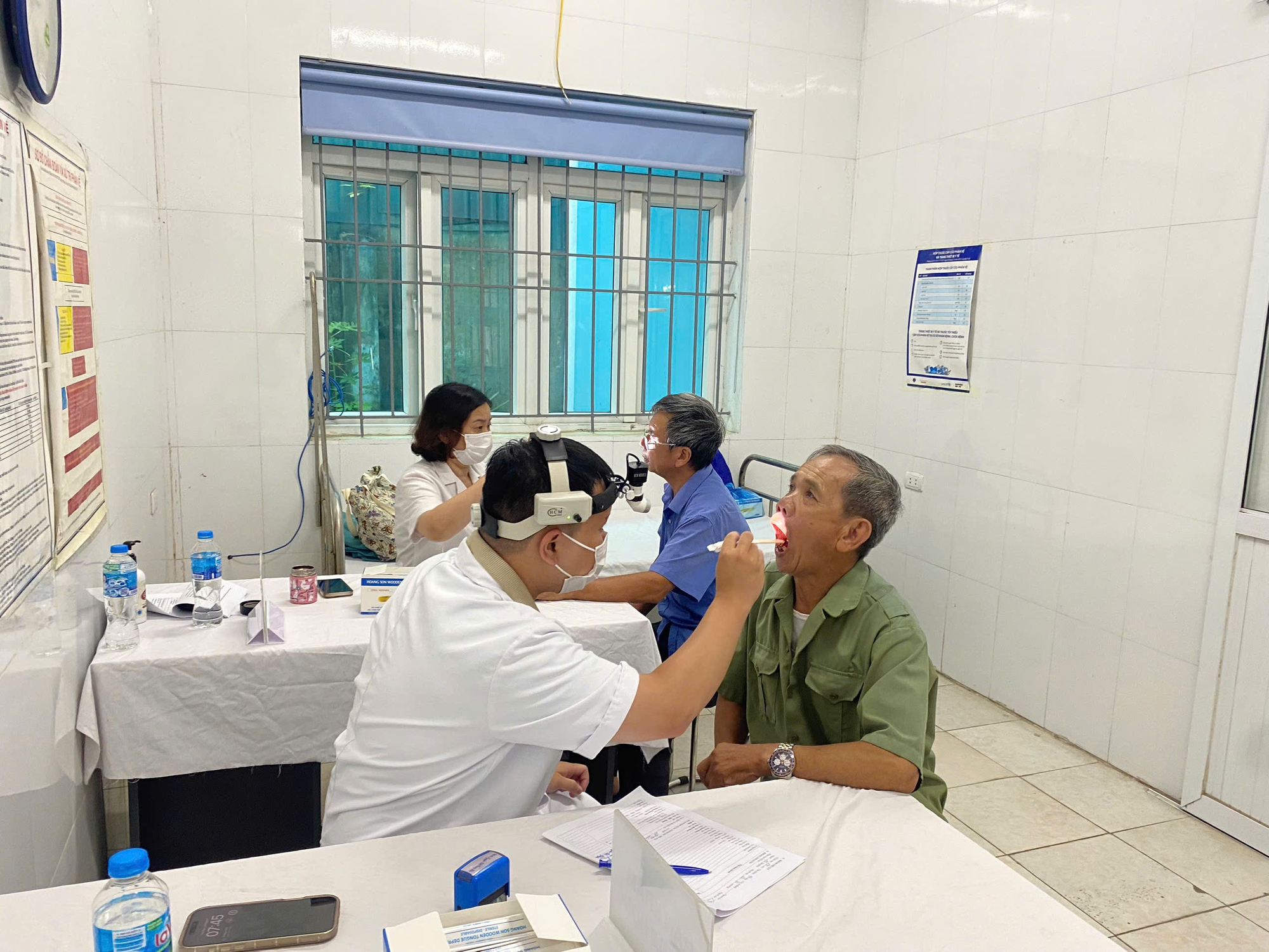 Tổ chức khám sức khoẻ và tặng quà Người có công nhân dịp kỷ niệm 78 năm ngày Thương binh Liệt sỹ 27/7- Ảnh 1.
